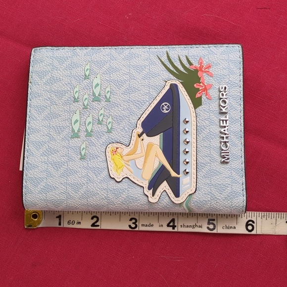 Michael Kors Jet Set Girls Passport Case - Picture 12 of 13